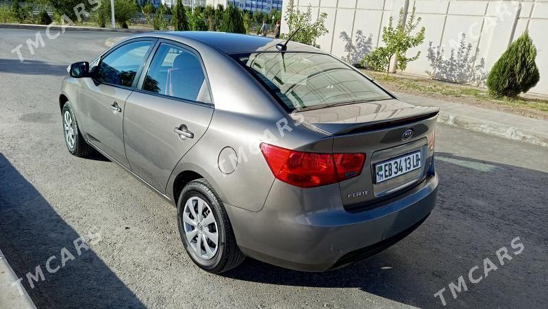 Kia Forte 2010 - 98 000 TMT - Туркменабат - img 3