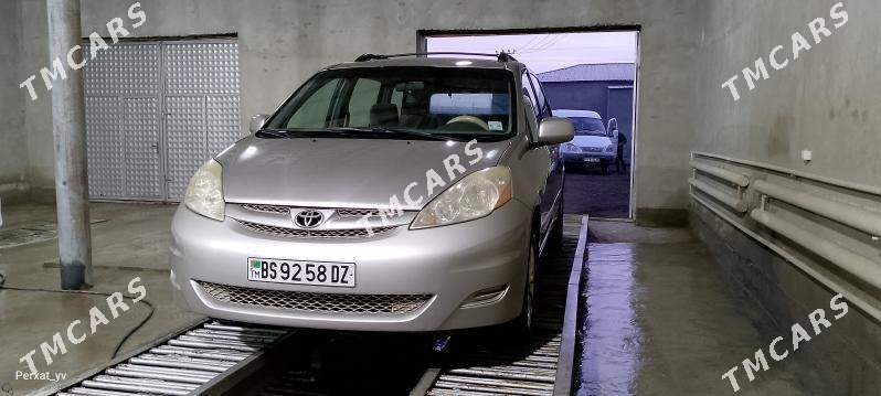 Toyota Sienna 2006 - 210 000 TMT - Türkmenbaşy etr. - img 2