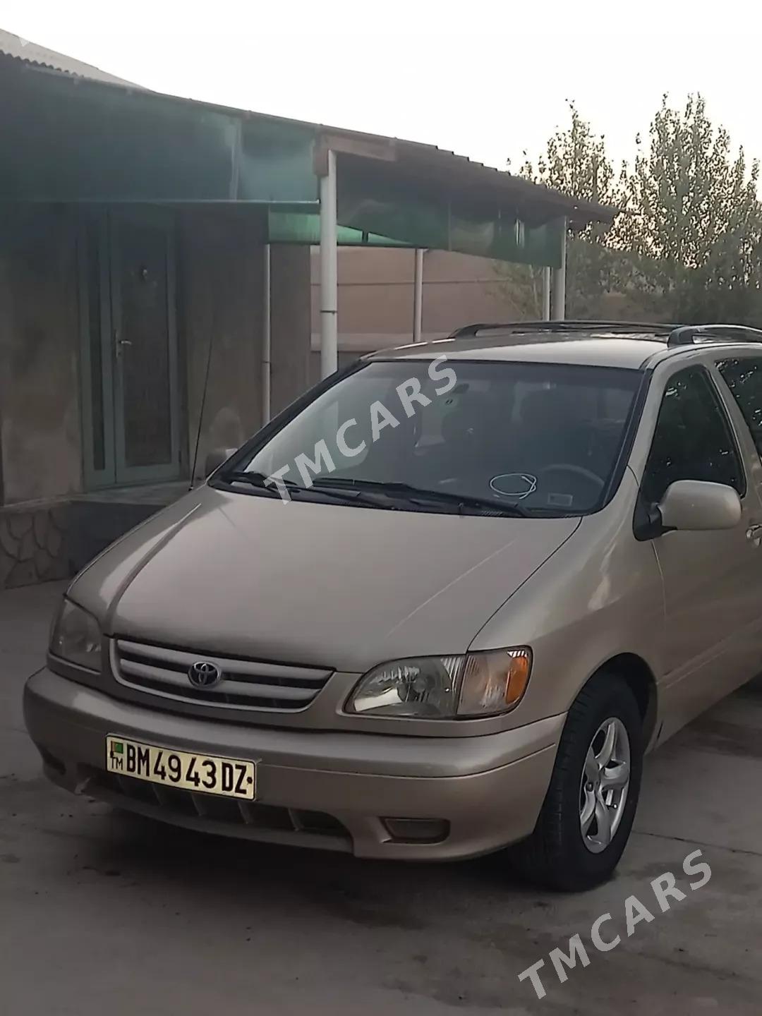 Toyota Sienna 2002 - 160 000 TMT - етр. Туркменбаши - img 3