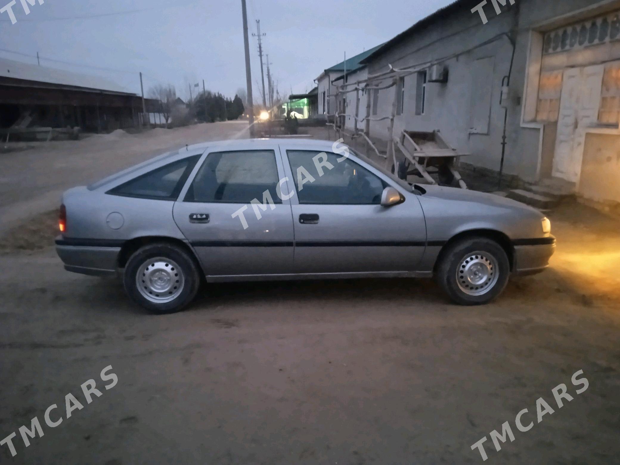 Opel Vectra 1993 - 25 000 TMT - Гурбансолтан Едже - img 2