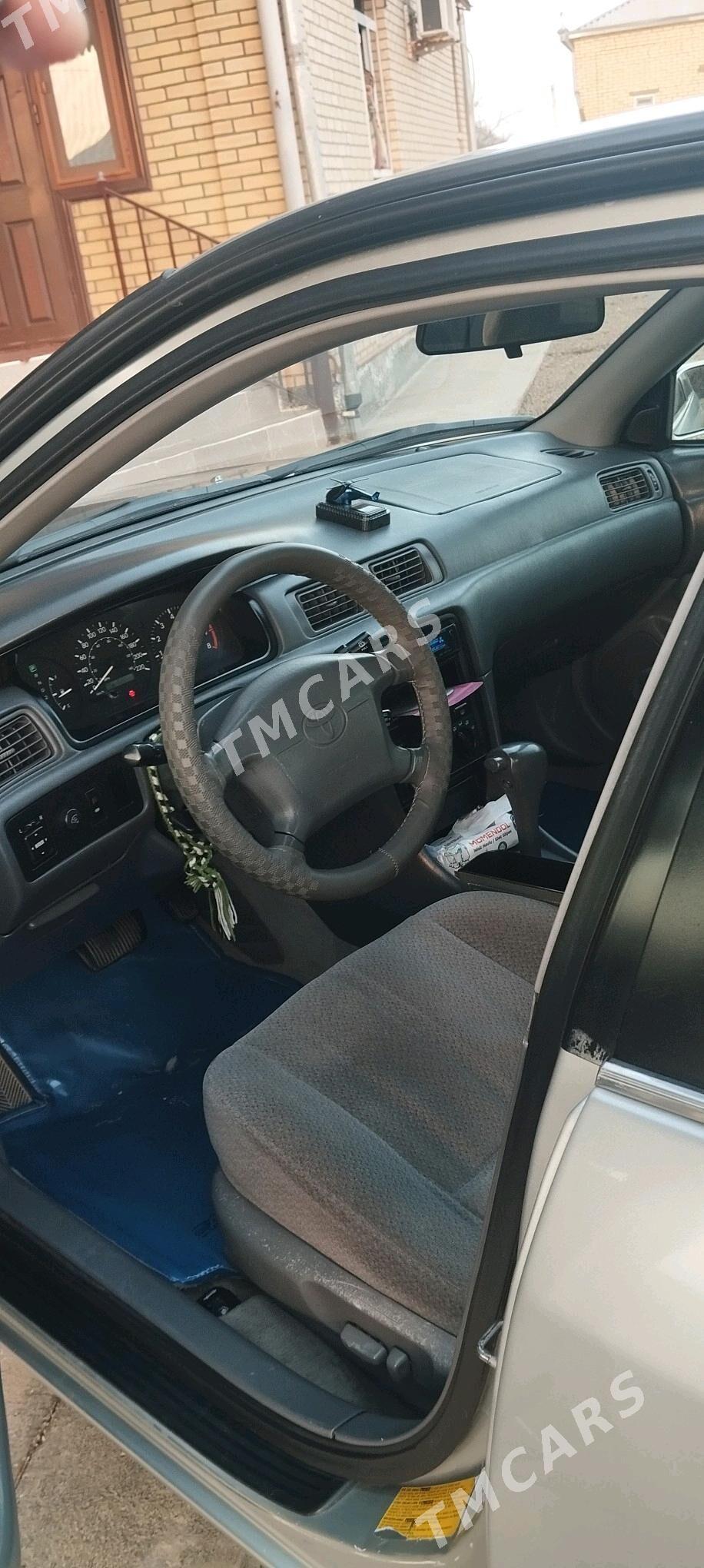 Toyota Camry 2000 - 132 000 TMT - Векильбазар - img 3