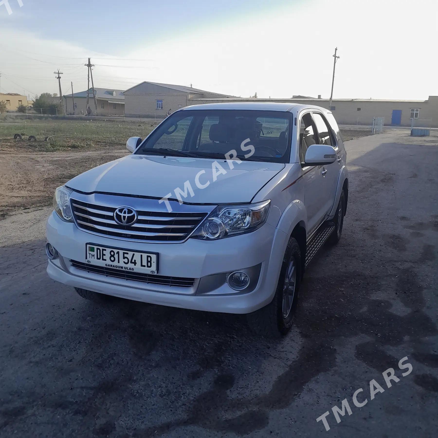 Toyota Fortuner 2014 - 340 000 TMT - Türkmenabat - img 9