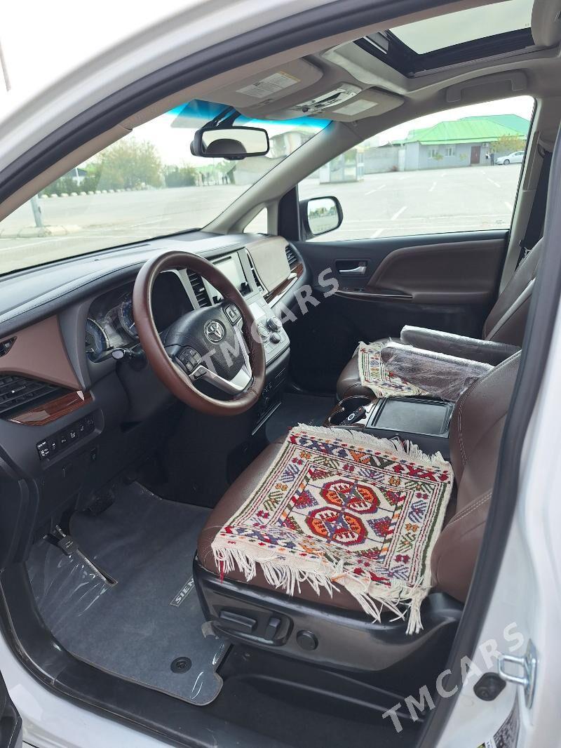 Toyota Sienna 2018 - 570 000 TMT - Aşgabat - img 7