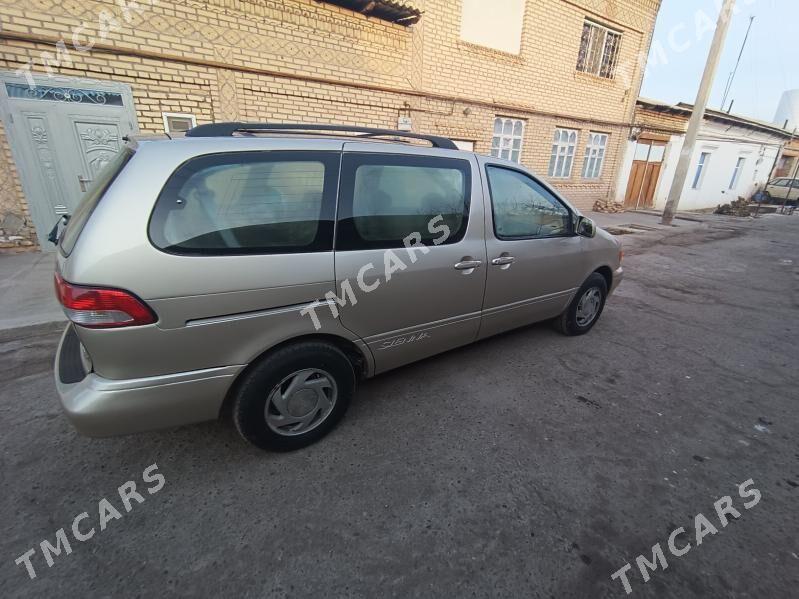 Toyota Sienna 2002 - 140 000 TMT - Дашогуз - img 3