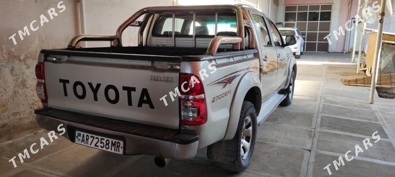 Toyota Hilux 2011 - 250 000 TMT - Baýramaly - img 3