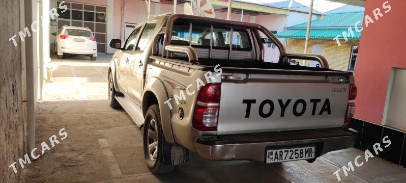 Toyota Hilux 2011 - 250 000 TMT - Baýramaly - img 4