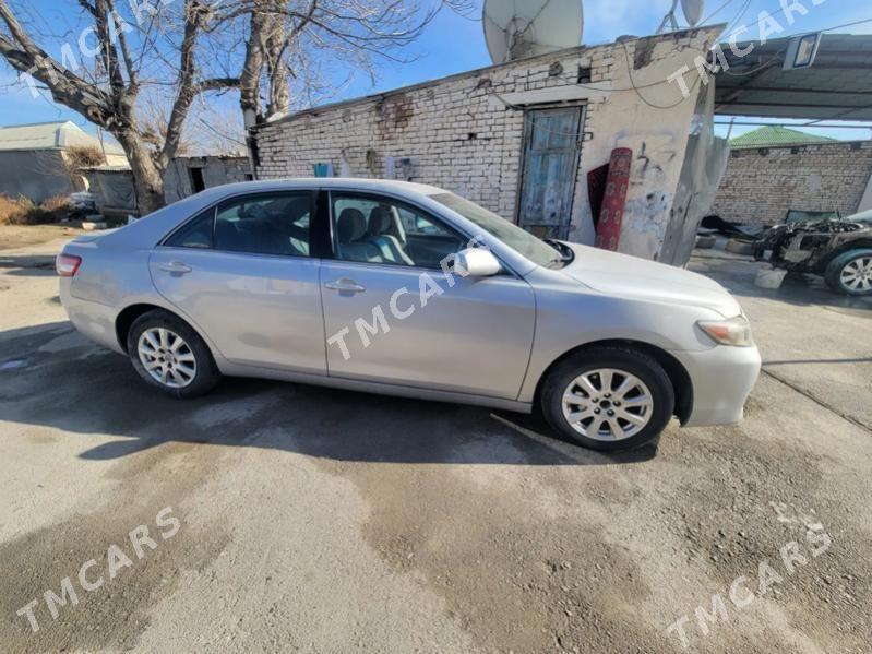 Toyota Camry 2011 - 135 000 TMT - Ак-Бугдайский этрап - img 6