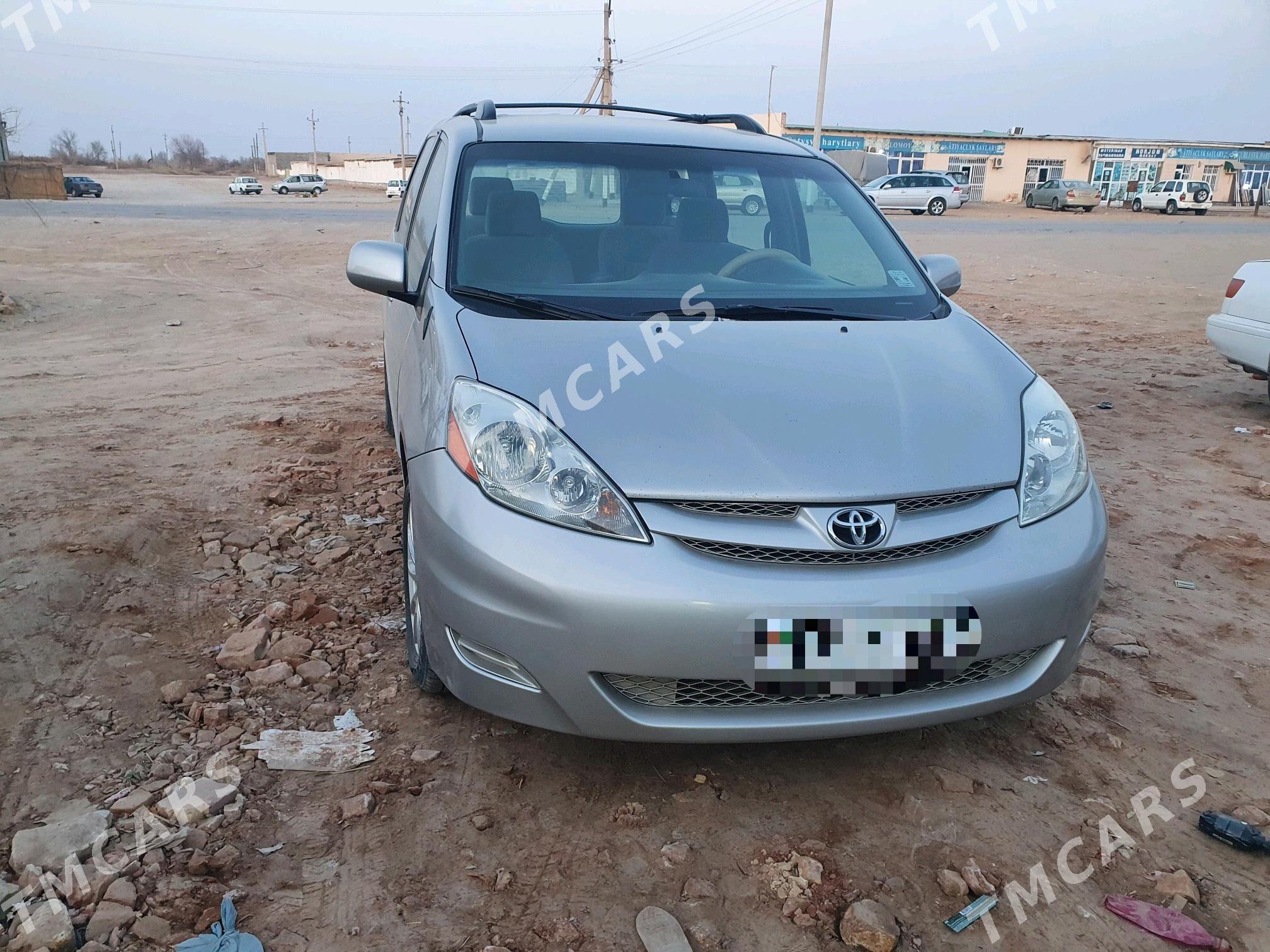 Toyota Sienna 2006 - 260 000 TMT - Türkmenbaşy etr. - img 2