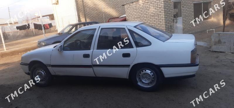 Opel Vectra 1990 - 8 000 TMT - Мары - img 4