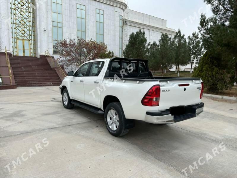 Toyota Hilux 2019 - 555 000 TMT - Туркменабат - img 4