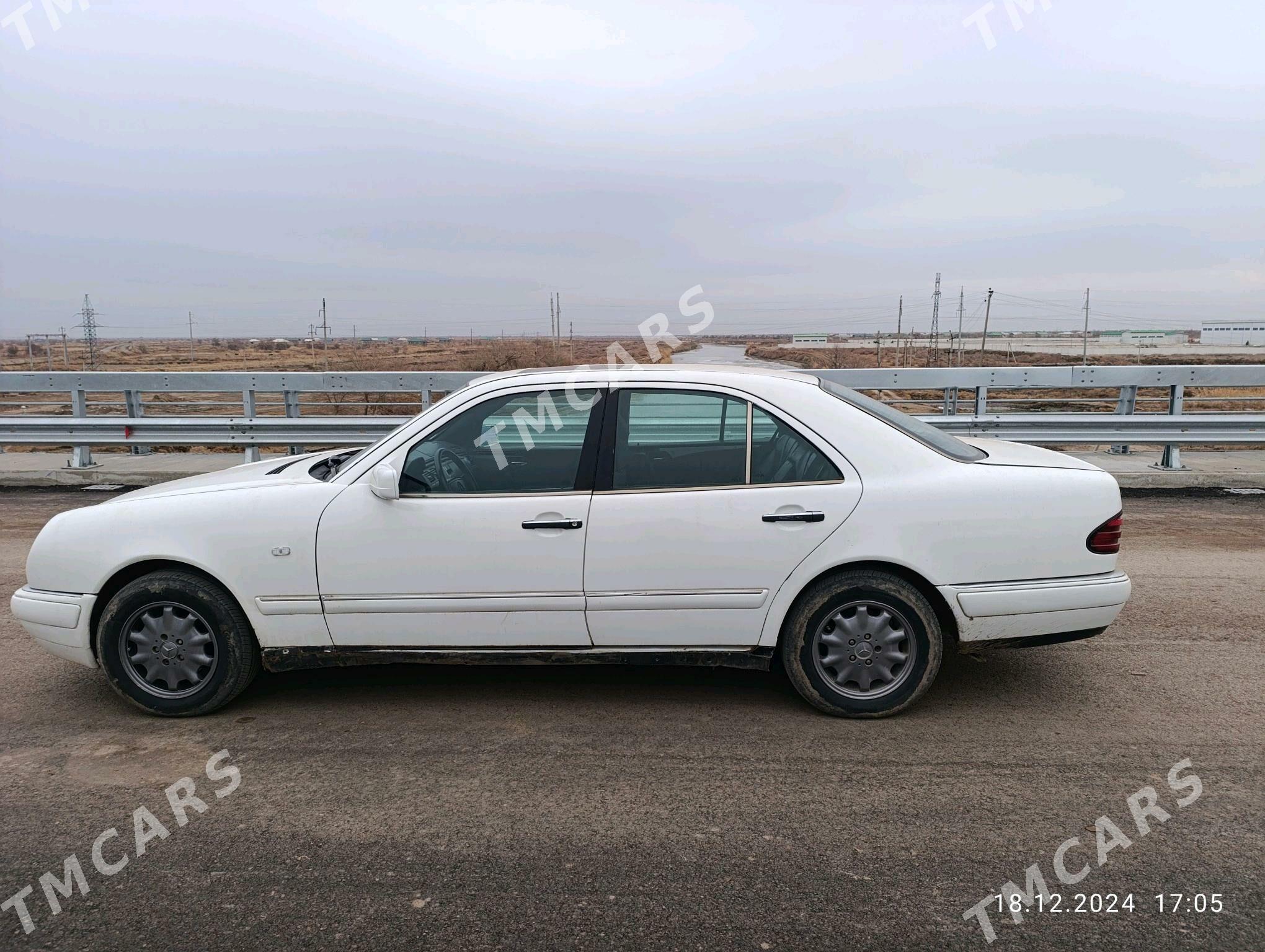 Mercedes-Benz E350 1996 - 50 000 TMT - Köneürgenç - img 3