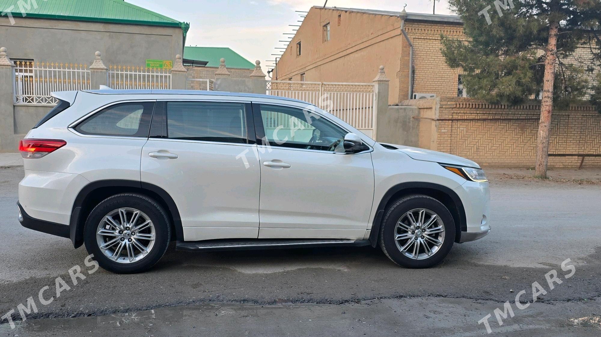 Toyota Highlander 2018 - 440 000 TMT - Ашхабад - img 2