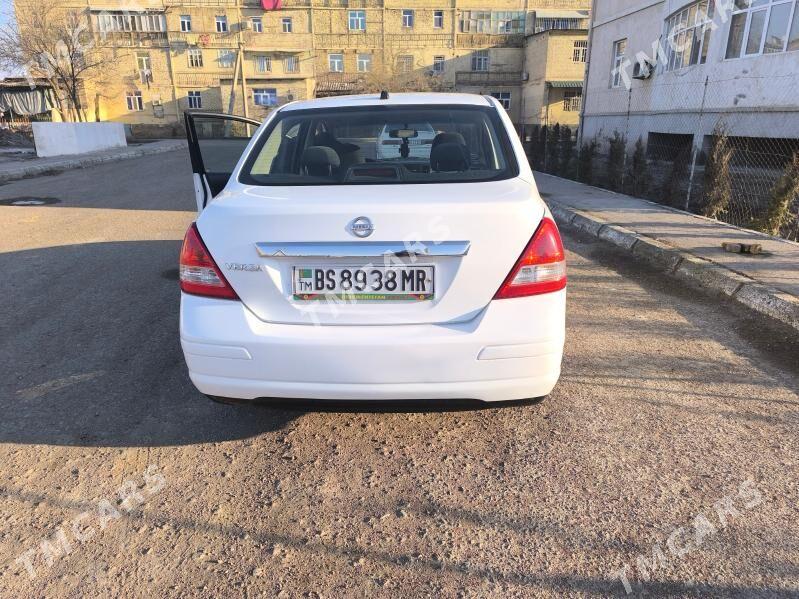 Nissan Versa 2010 - 150 000 TMT - Дашогуз - img 3