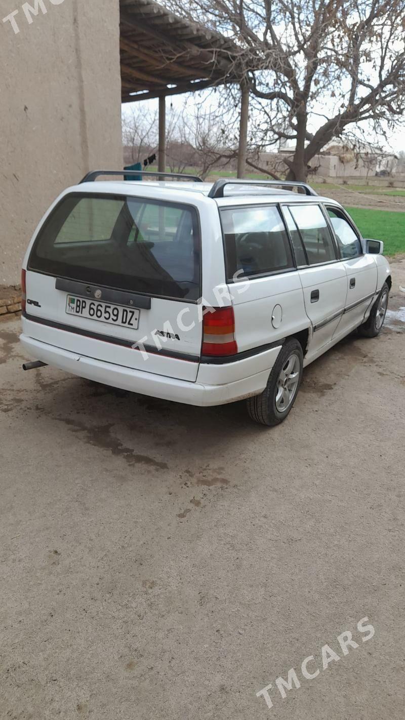 Opel Astra 1992 - 35 000 TMT - Гурбансолтан Едже - img 2