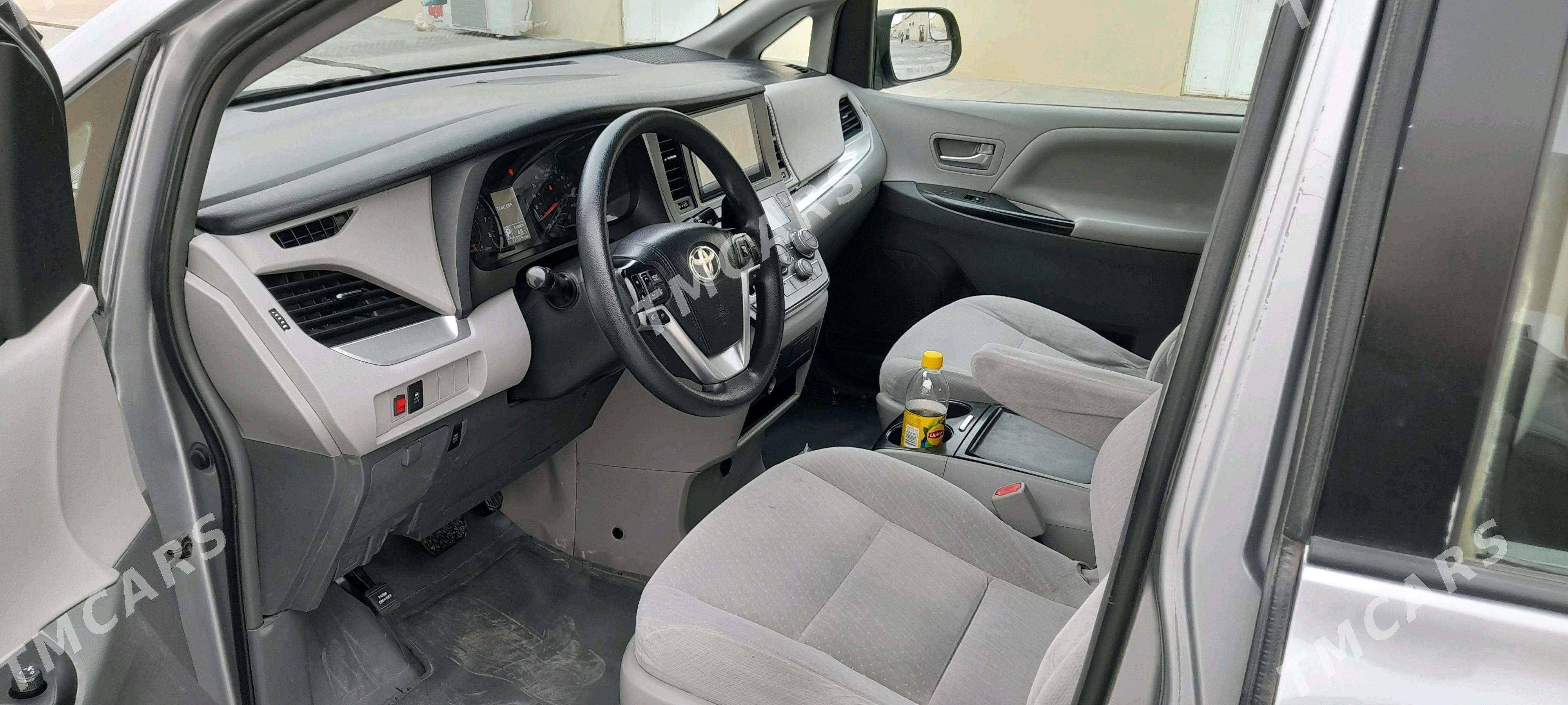 Toyota Sienna 2016 - 295 000 TMT - Baýramaly - img 9