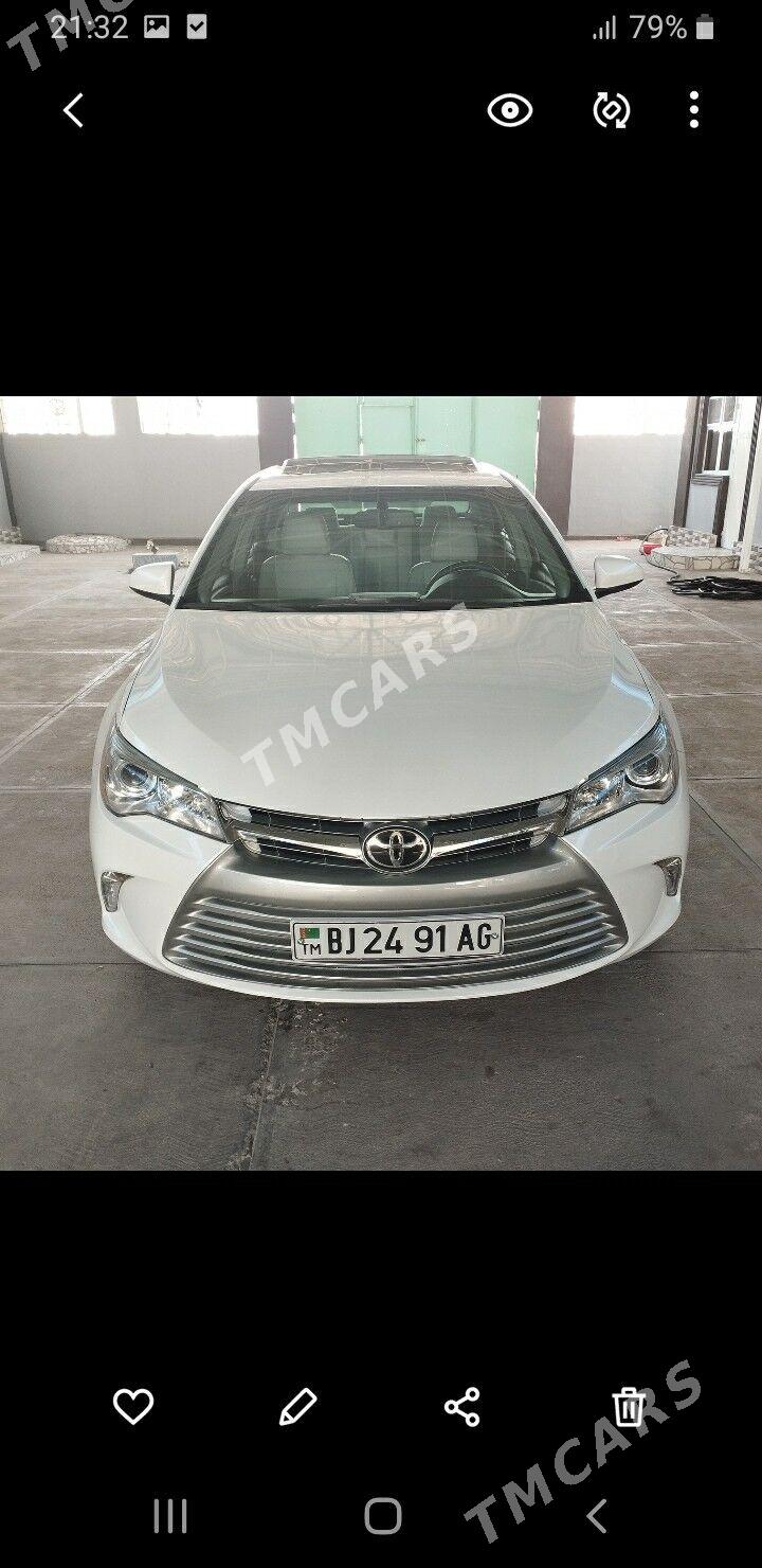 Toyota Camry 2017 - 325 000 TMT - Бузмеин - img 5