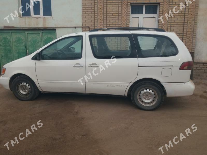 Toyota Sienna 2000 - 120 000 TMT - Гурбансолтан Едже - img 2