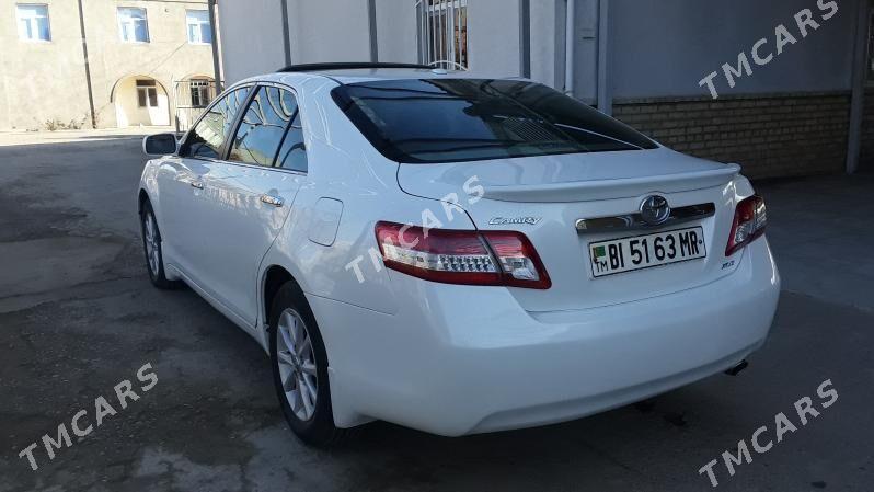 Toyota Camry 2010 - 180 000 TMT - Байрамали - img 2