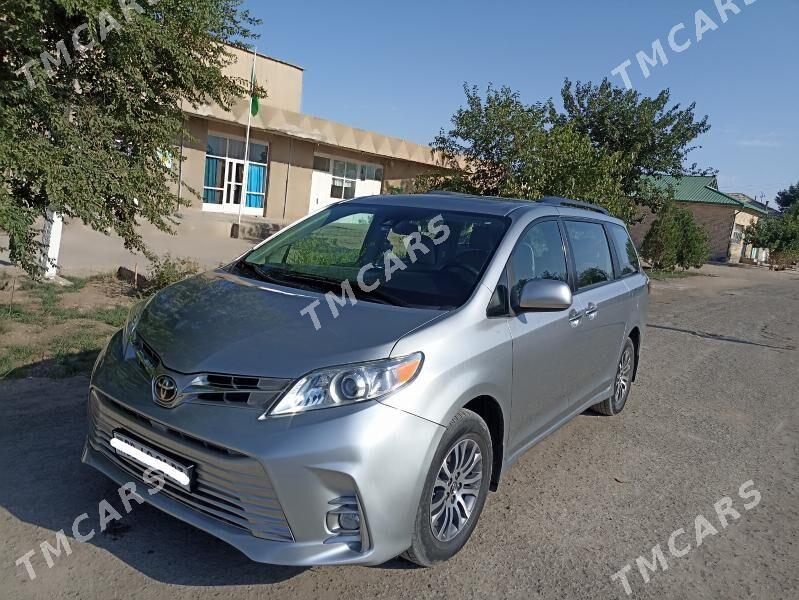 Toyota Sienna 2018 - 410 000 TMT - Кёнеургенч - img 3