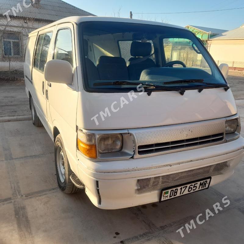 Toyota Hiace 1997 - 100 000 TMT - Мары - img 2