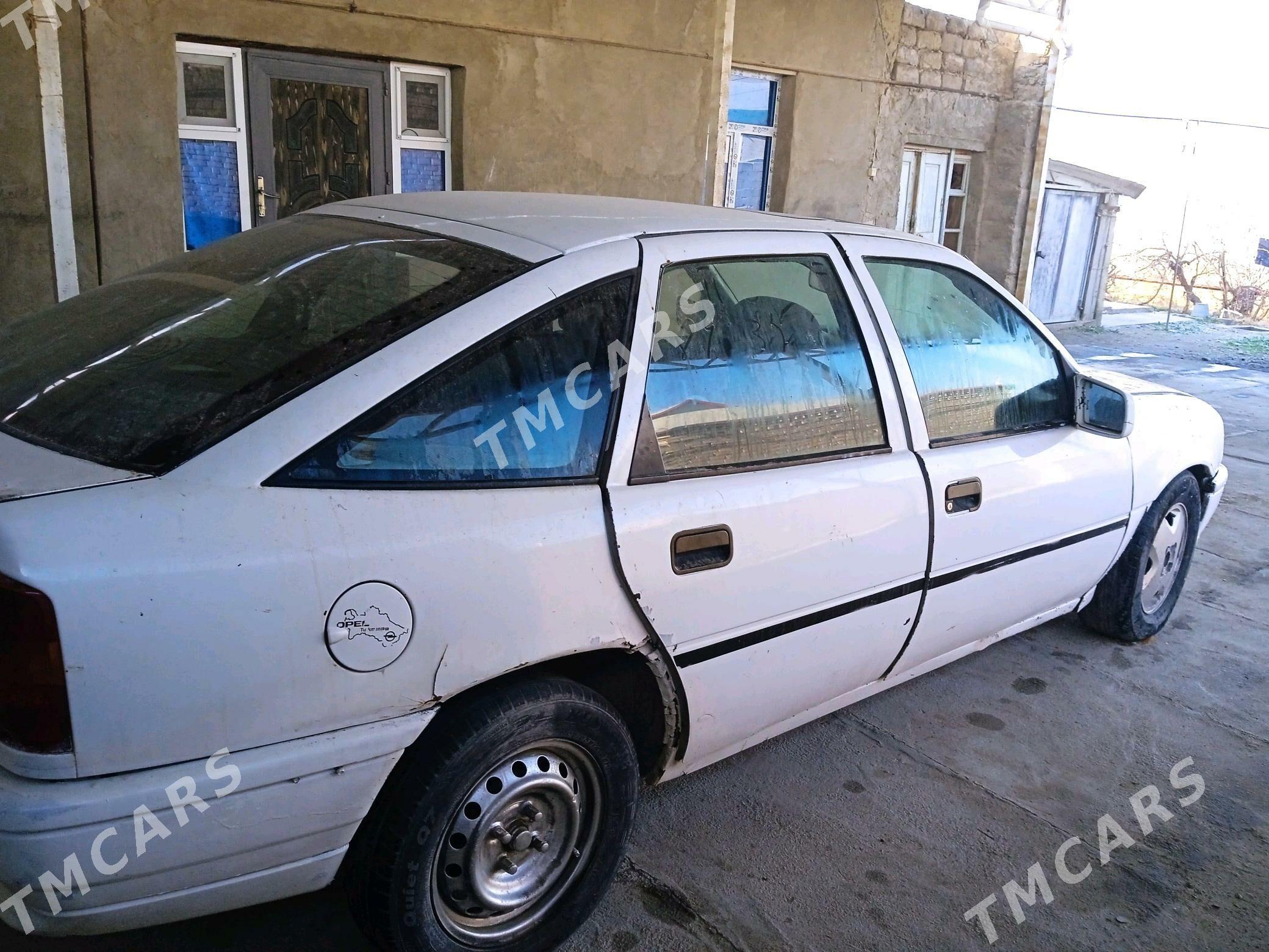 Opel Vectra 1991 - 11 000 TMT - Бахарден - img 3