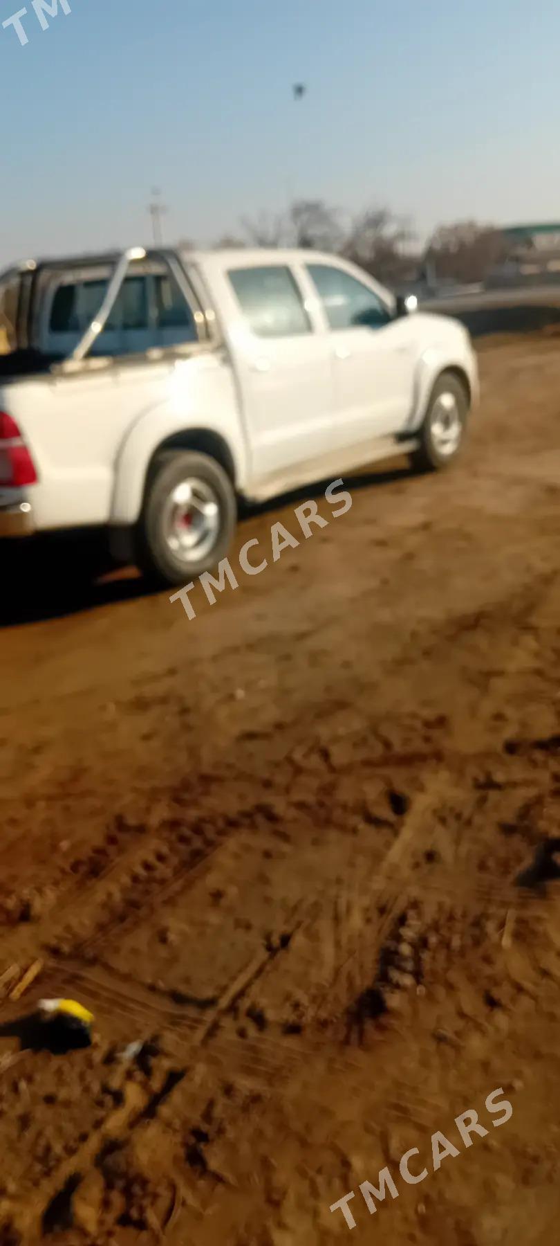 Toyota Hilux 2011 - 240 000 TMT - Керки - img 2