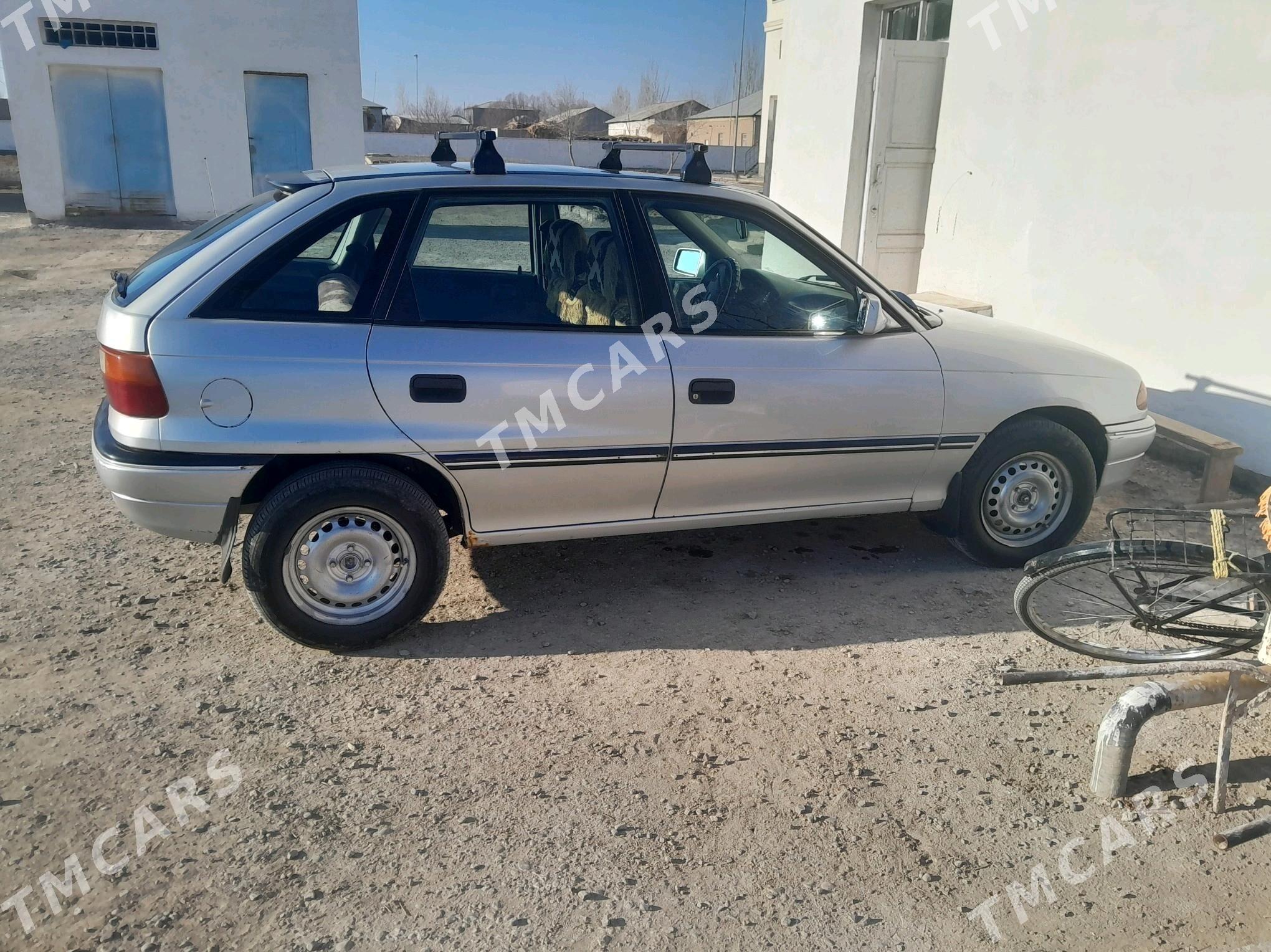 Opel Astra 1993 - 45 000 TMT - Гурбансолтан Едже - img 3