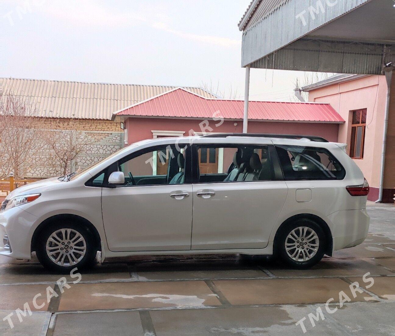 Toyota Sienna 2020 - 444 000 TMT - Векильбазар - img 3