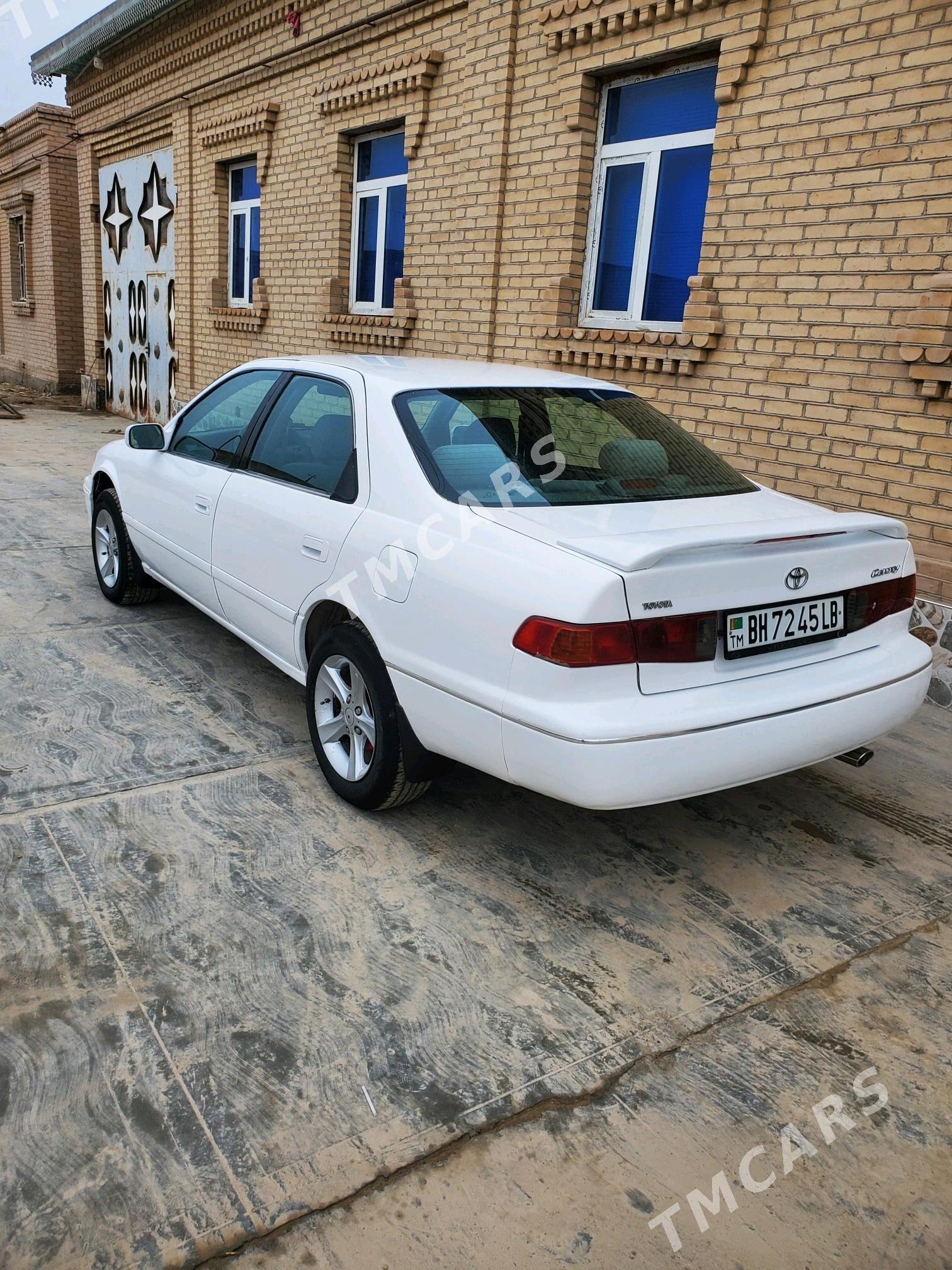 Toyota Camry 2001 - 110 000 TMT - Дянев - img 3