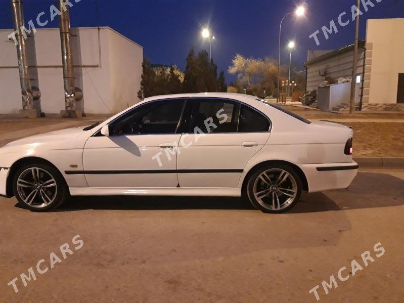 BMW E39 2002 - 130 000 TMT - Дашогуз - img 8