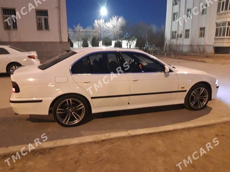 BMW E39 2002 - 130 000 TMT - Дашогуз - img 6