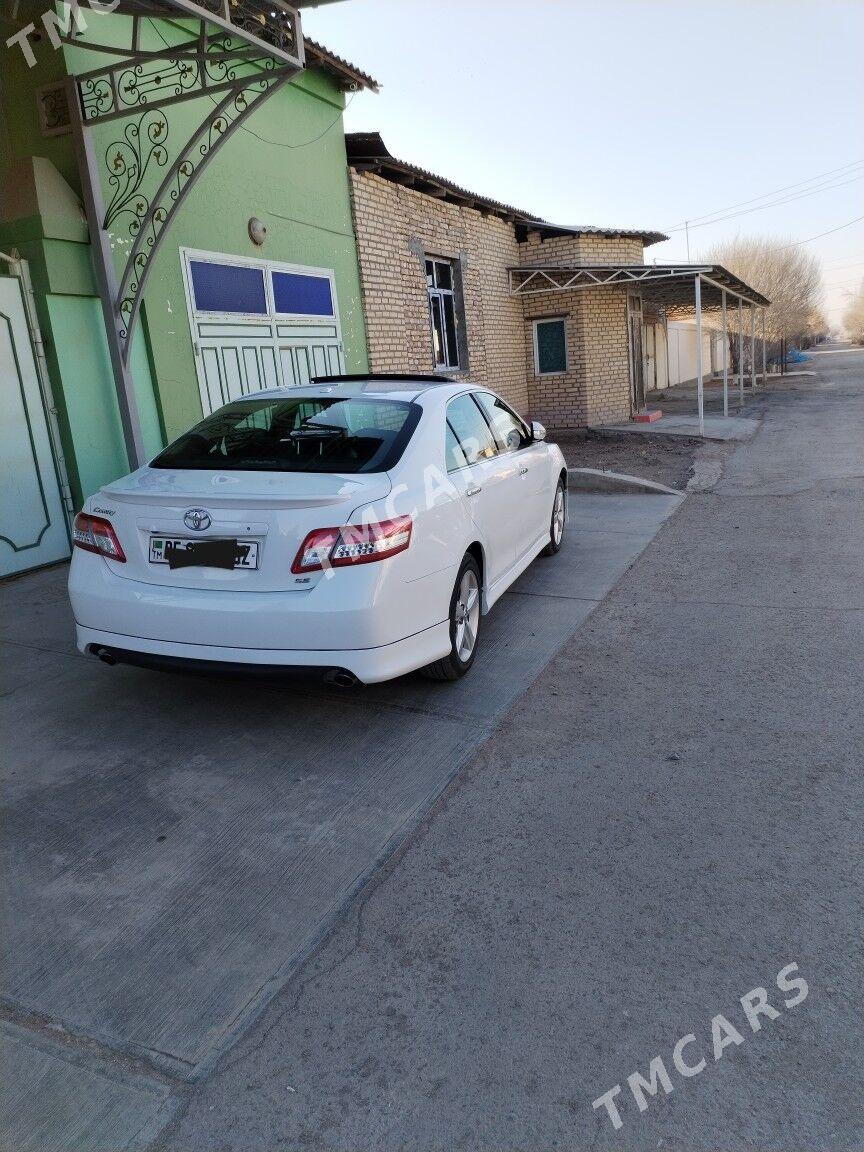 Toyota Camry 2010 - 215 000 TMT - Дашогуз - img 4