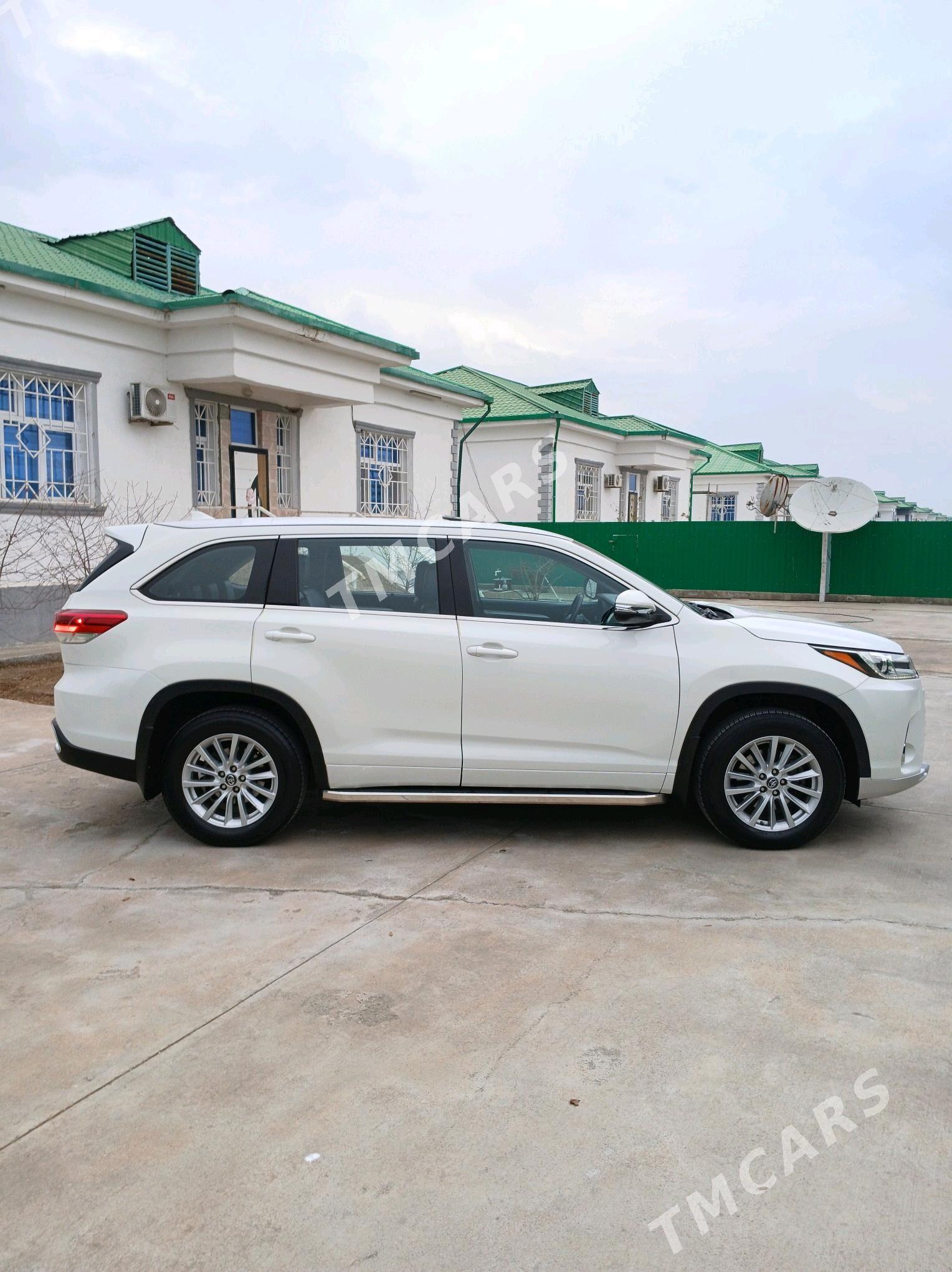 Toyota Highlander 2017 - 417 000 TMT - Тязе заман - img 3