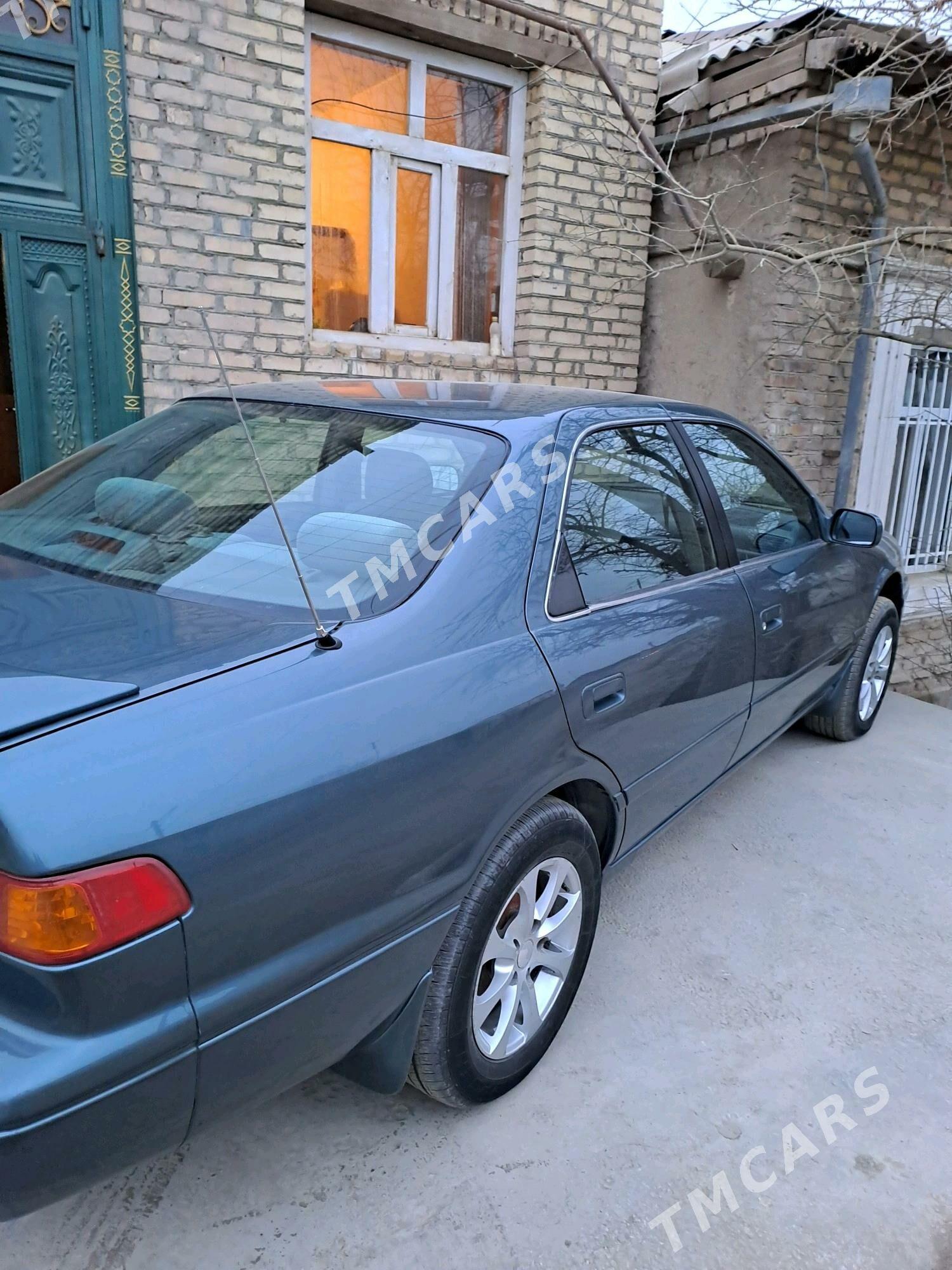 Toyota Camry 2002 - 138 000 TMT - Кёнеургенч - img 2