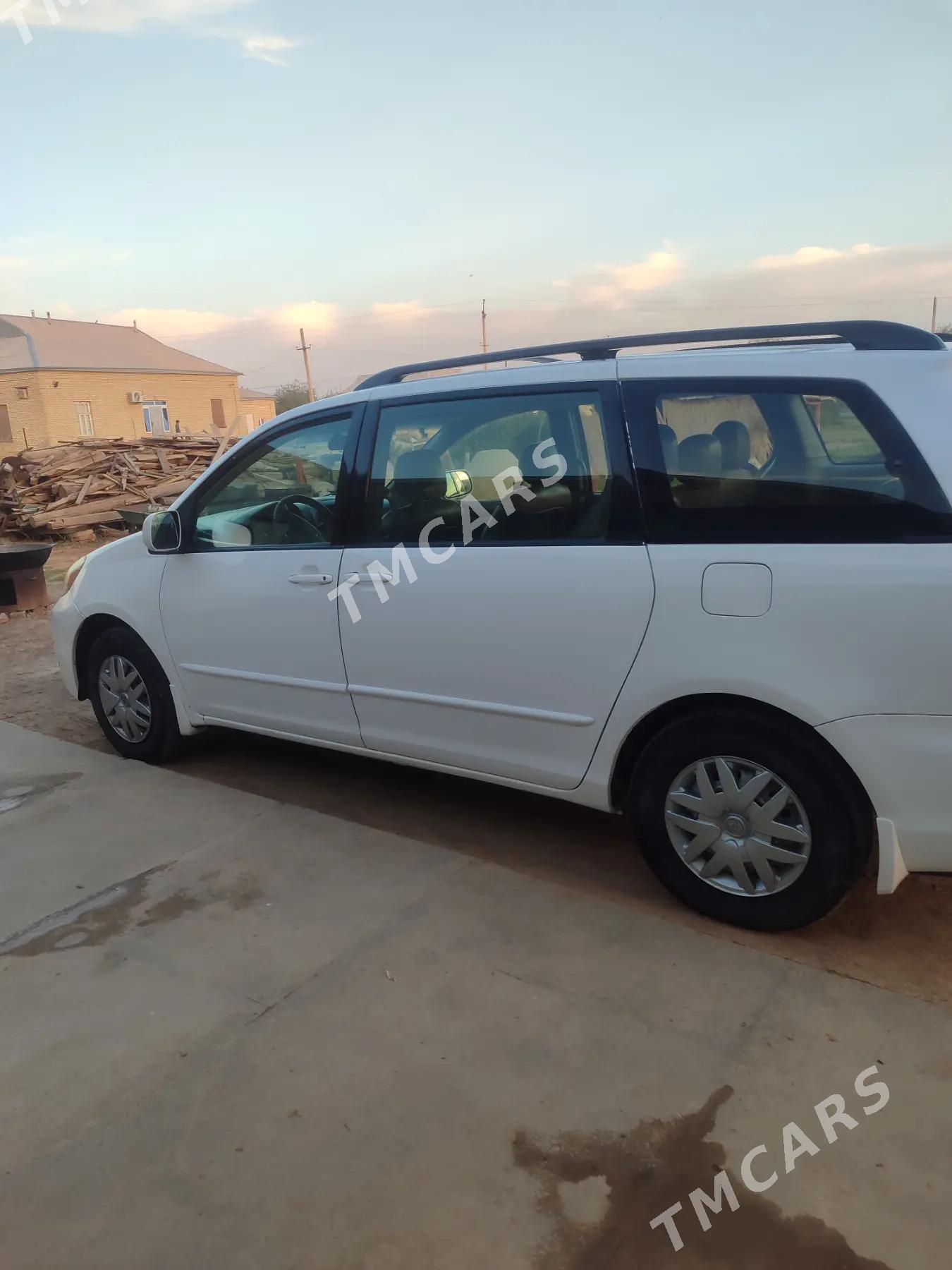 Toyota Sienna 2004 - 155 000 TMT - Мары - img 2