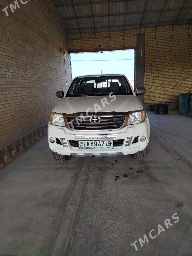 Toyota Hilux 2014 - 310 000 TMT - Халач - img 2