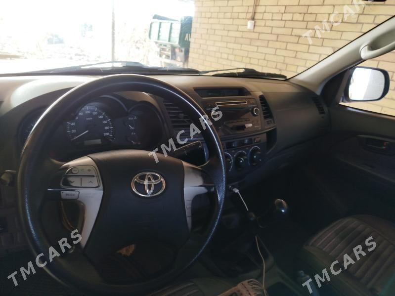 Toyota Hilux 2014 - 310 000 TMT - Халач - img 3