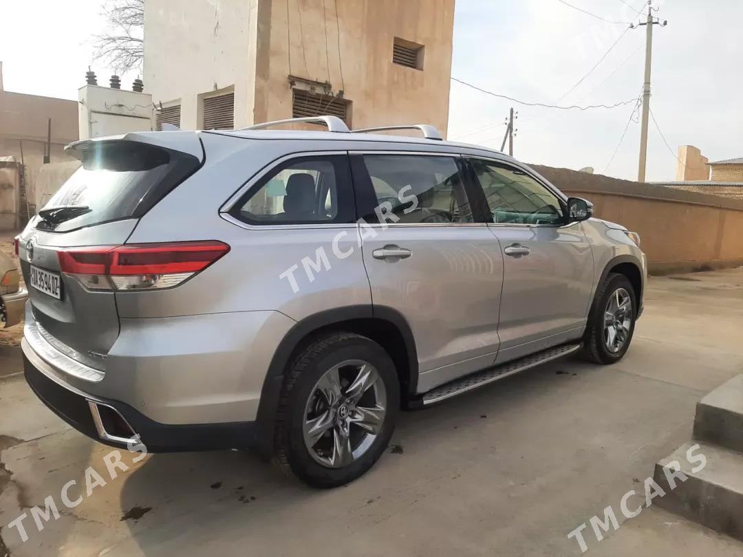 Toyota Highlander 2018 - 550 000 TMT - Гурбансолтан Едже - img 5