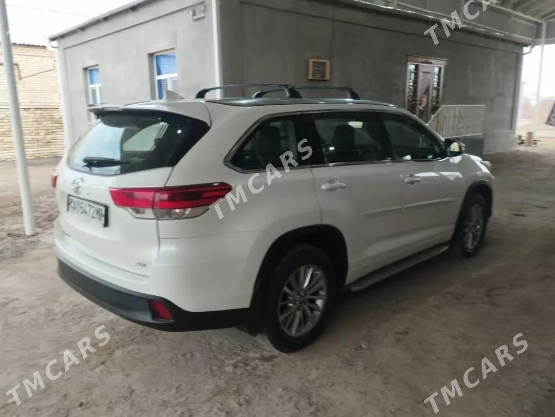 Toyota Highlander 2019 - 460 000 TMT - Мургап - img 3