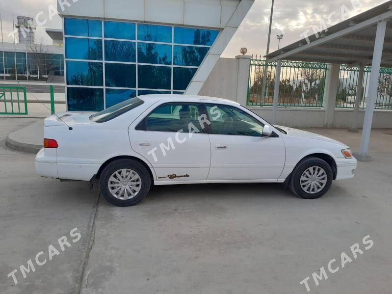 Toyota Camry 2000 - 130 000 TMT - Halaç - img 2