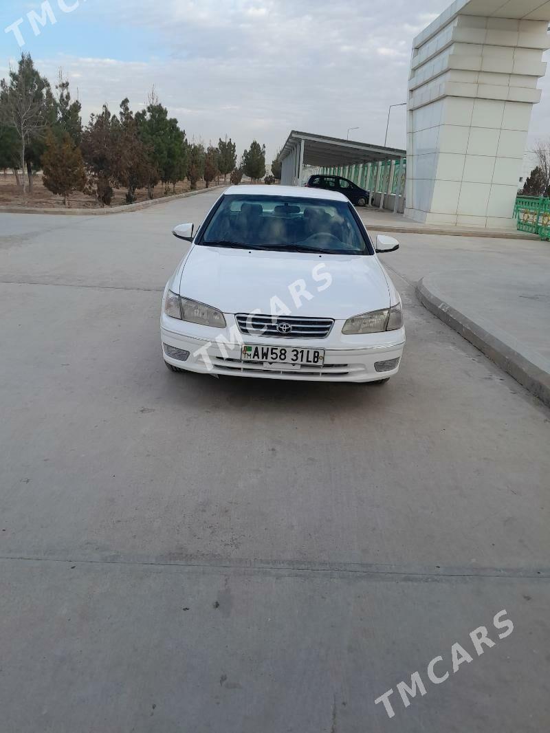 Toyota Camry 2000 - 130 000 TMT - Halaç - img 3