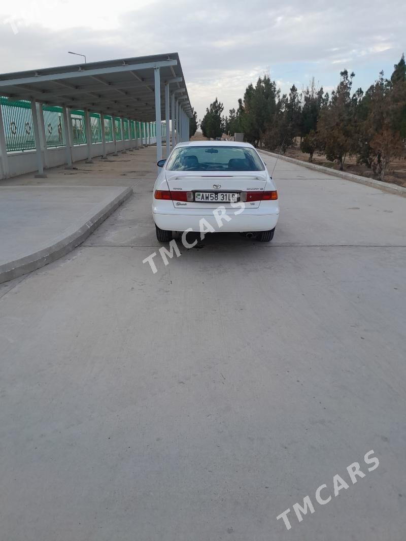 Toyota Camry 2000 - 130 000 TMT - Halaç - img 5