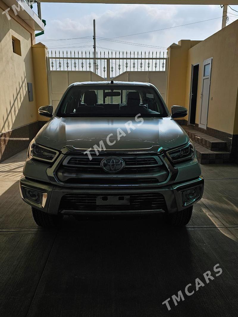 Toyota Hilux 2024 - 700 000 TMT - Aşgabat - img 3