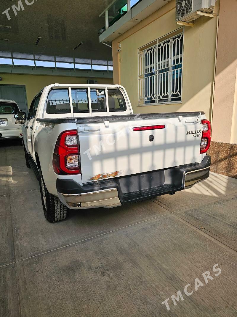 Toyota Hilux 2024 - 700 000 TMT - Aşgabat - img 7