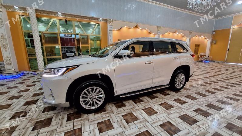 Toyota Highlander 2019 - 490 000 TMT - Бузмеин - img 3