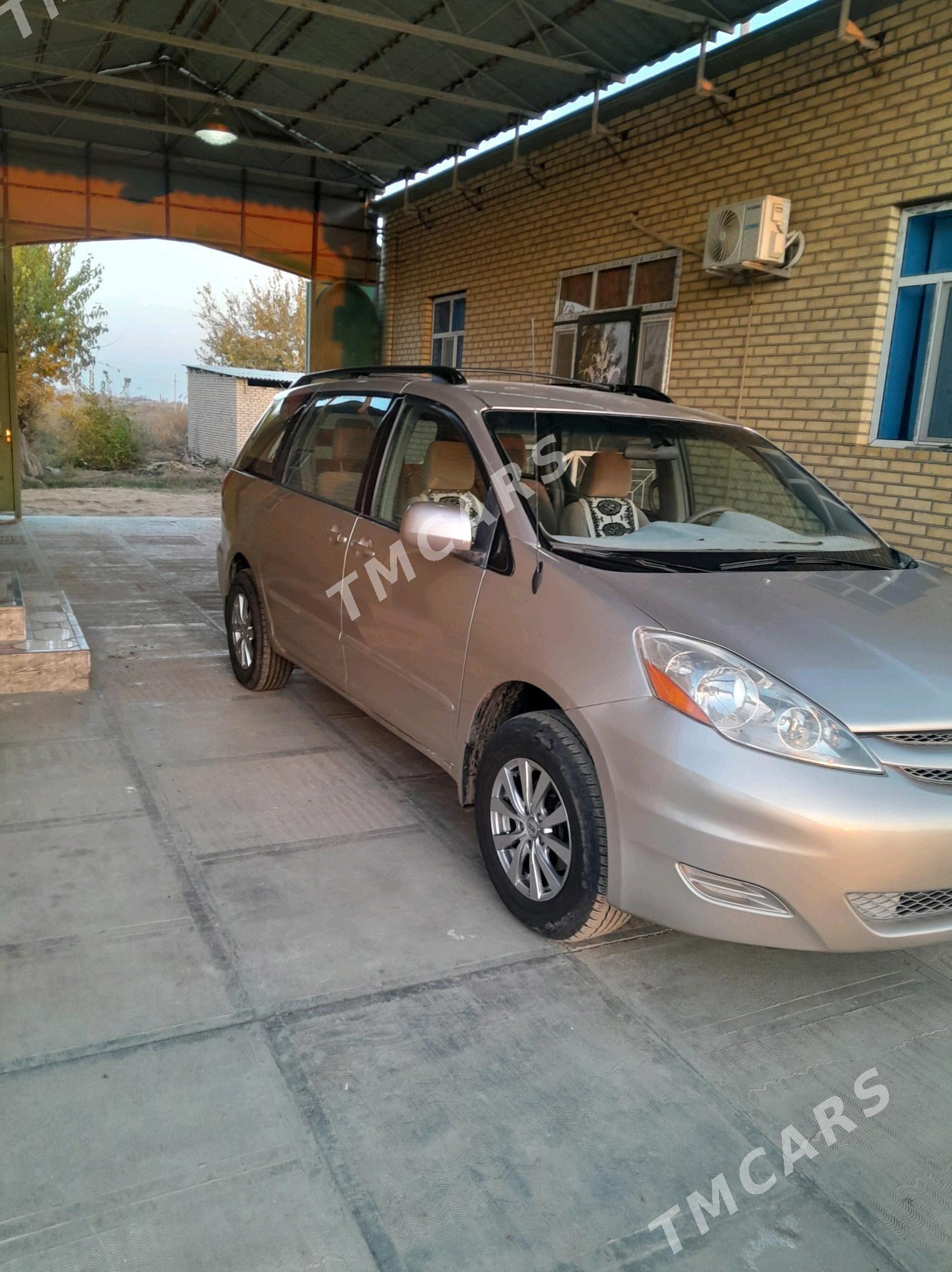 Toyota Sienna 2009 - 170 000 TMT - Сакарчага - img 5