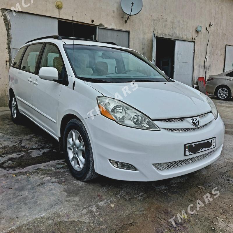 Toyota Sienna 2009 - 240 000 TMT - Ашхабад - img 2