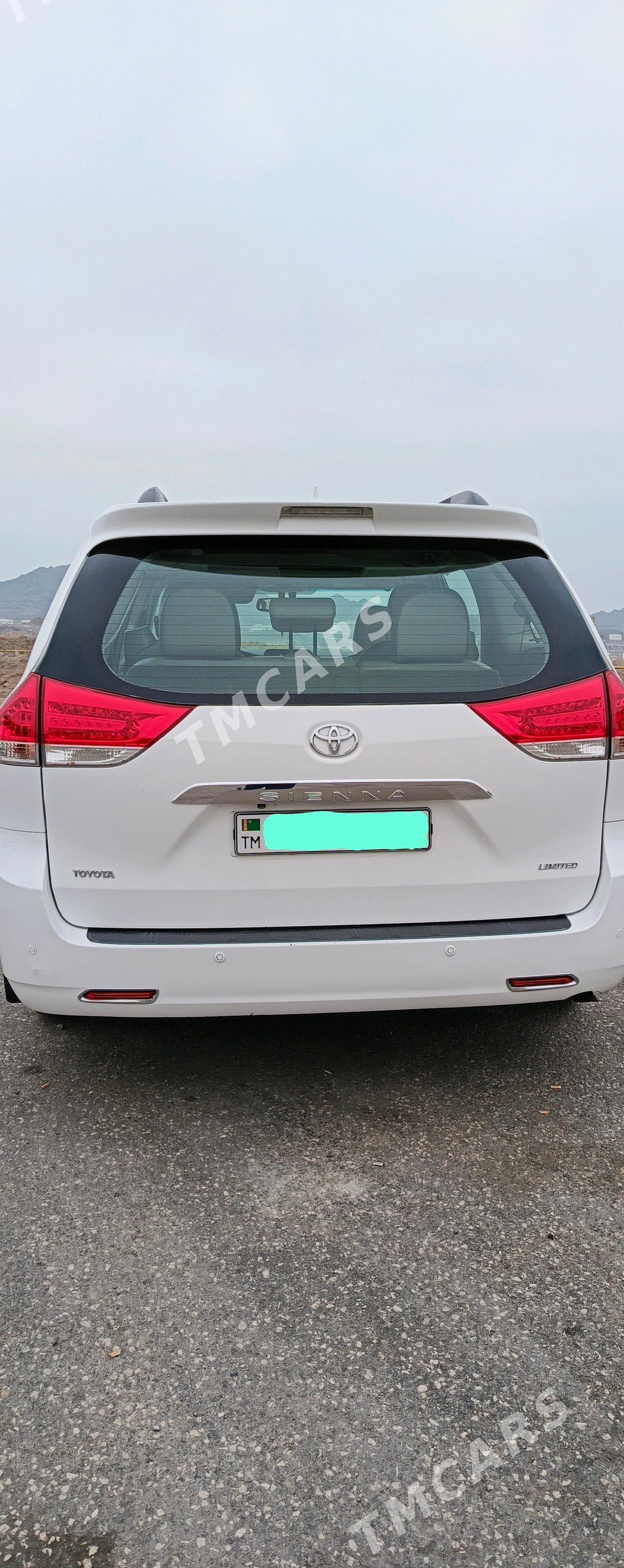 Toyota Sienna 2011 - 285 000 TMT - Türkmenbaşy - img 2