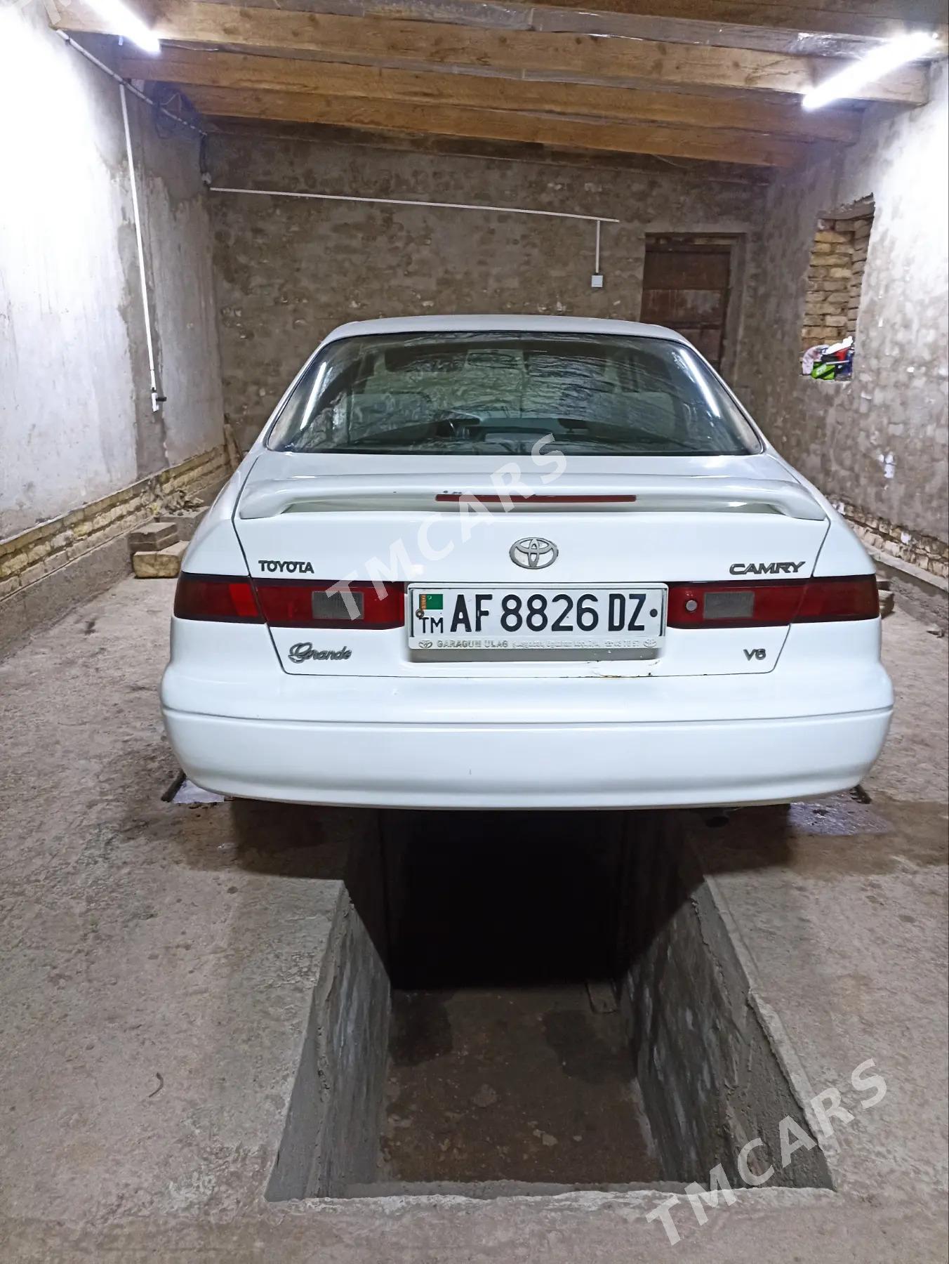 Toyota Camry 1997 - 100 000 TMT - Гурбансолтан Едже - img 2