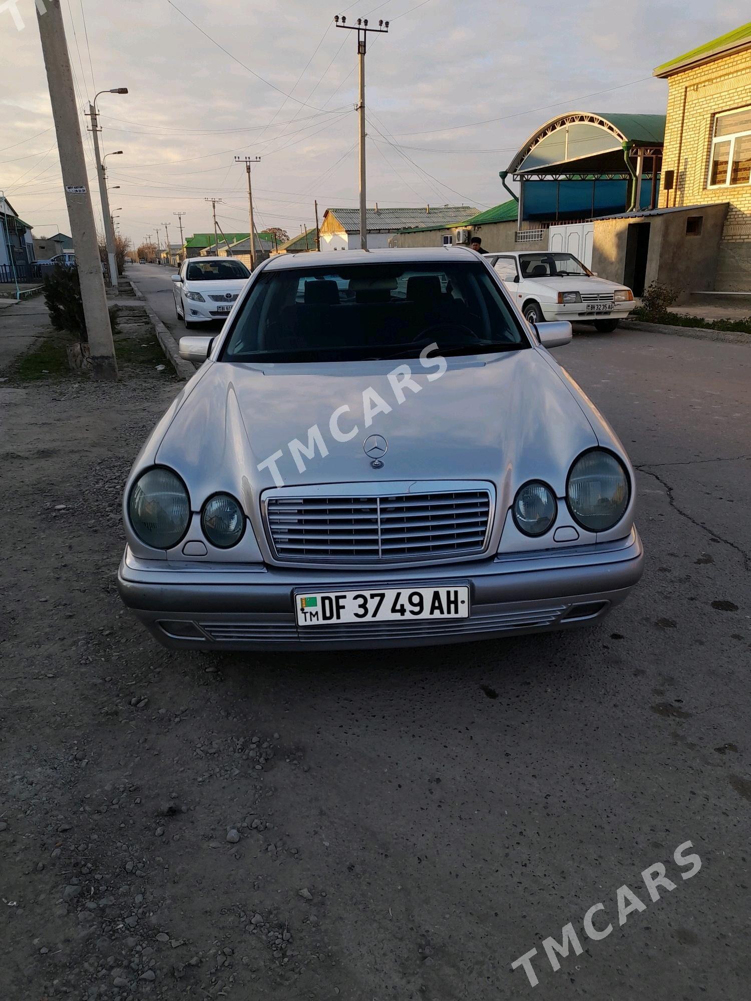 Mercedes-Benz E320 1999 - 79 000 TMT - Бахарден - img 2